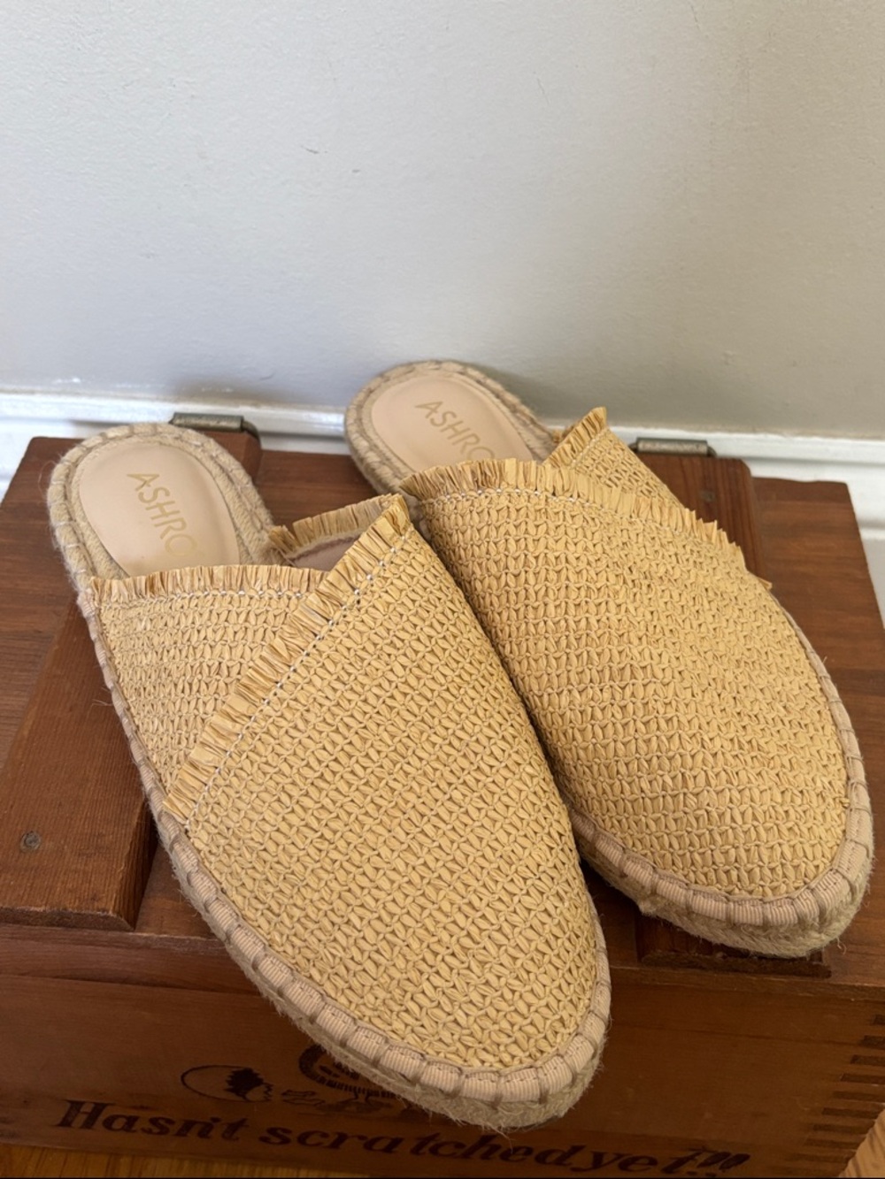 Ashro Raffia Fringe Slip-On Mules in Natural Yellow size 41